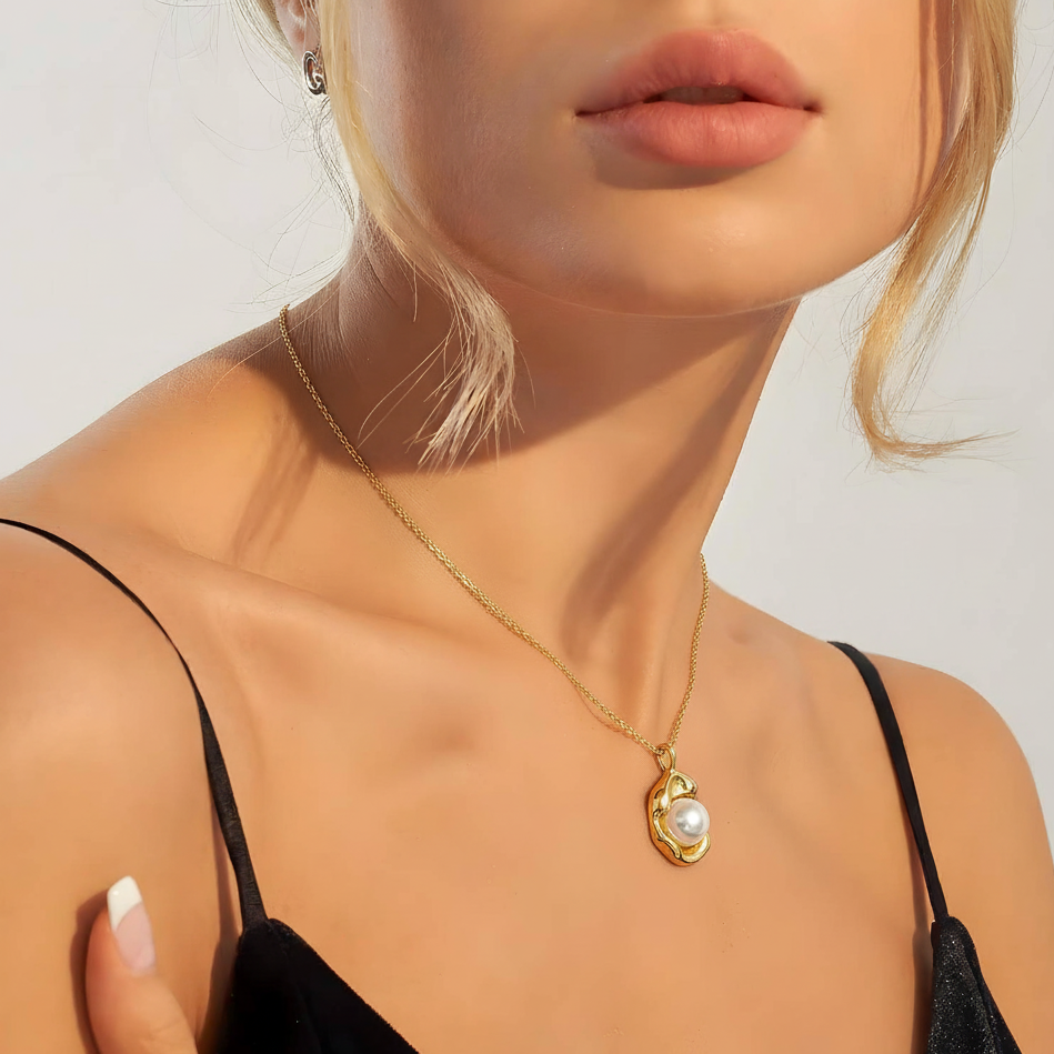 The Vertical Pearl Drop Necklace