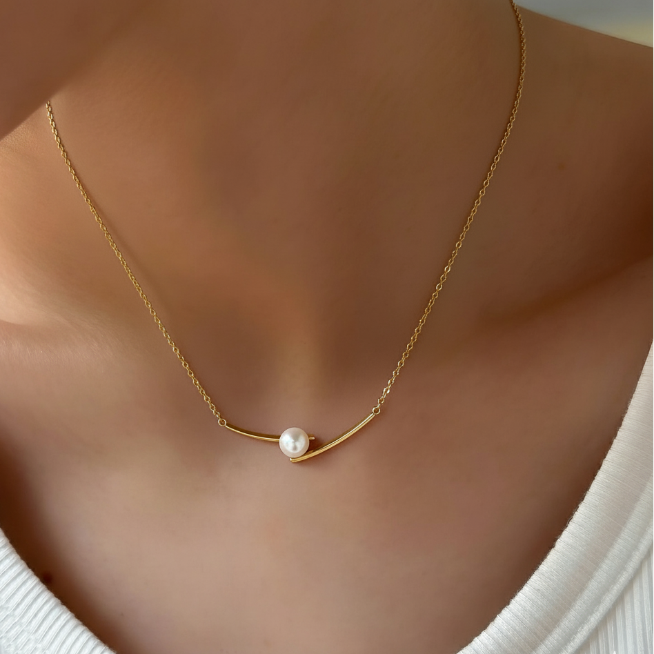 The Horizon Pearl Necklace